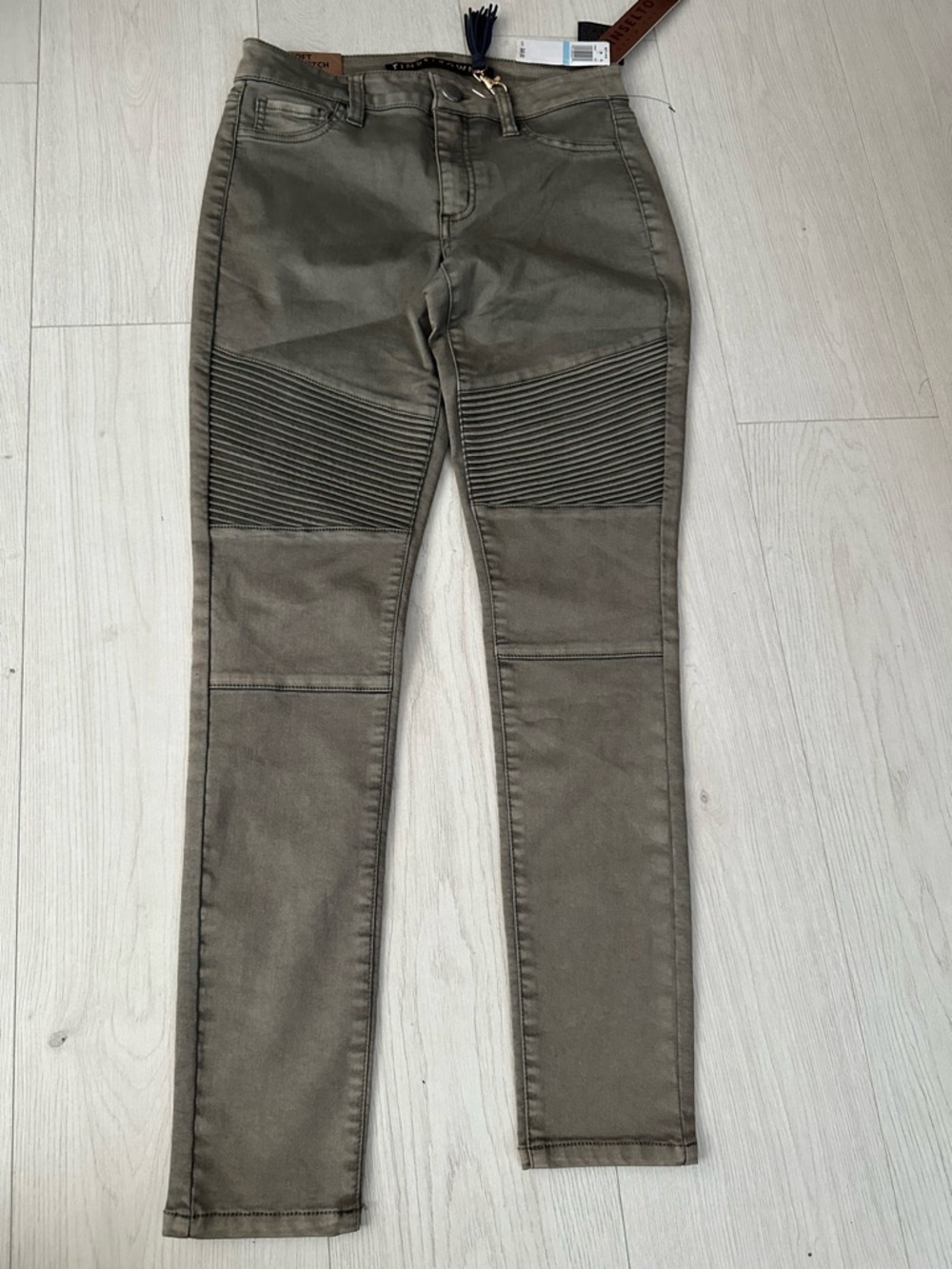 New Tinseltown motto skinny jeans- green
size 5
